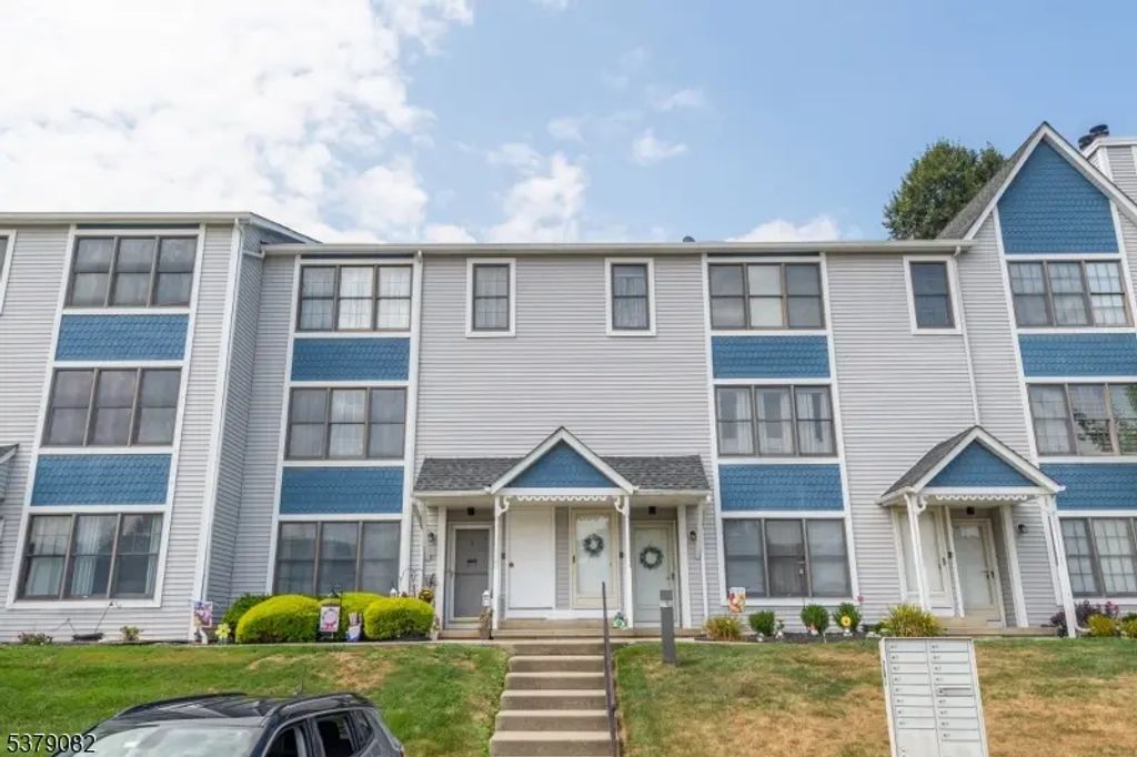 24 Heritage Ln, Hamburg Boro