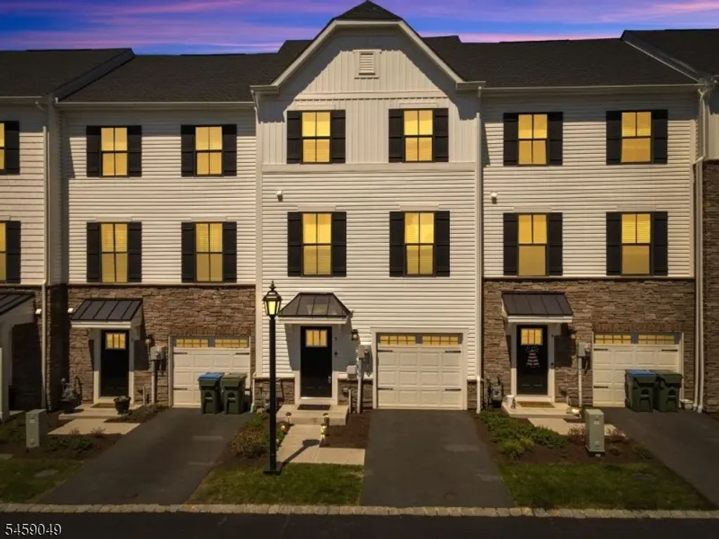 3 Saw Mill Cir, Hackettstown Town