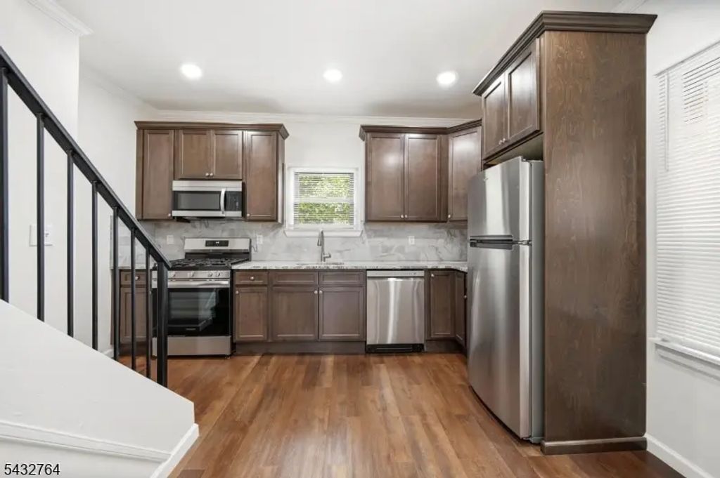 350 Arlington Ave, Jersey City