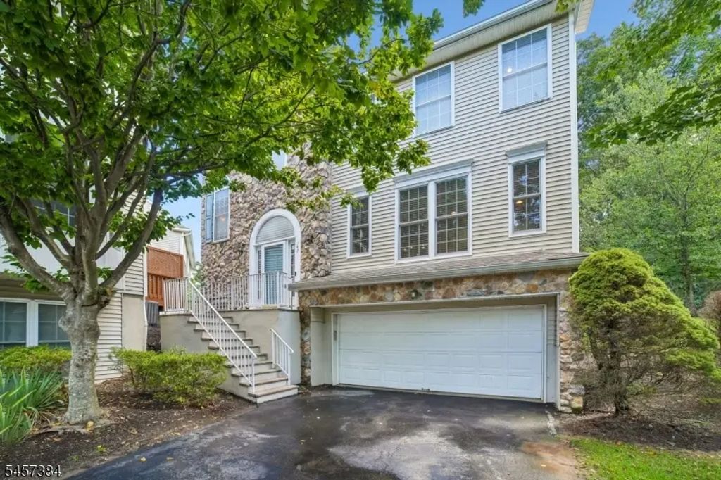 147 Arrowgate Dr, Randolph Twp.