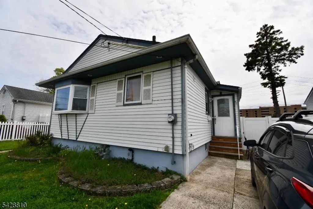831 Smith St, Linden City