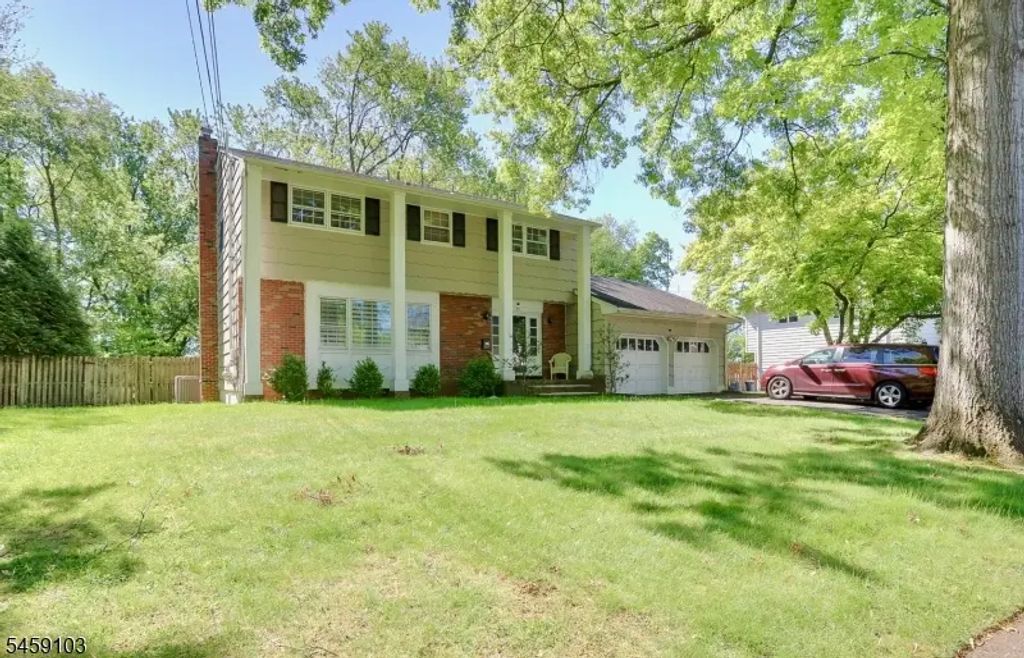 93 Summit Ct, Westfield Town