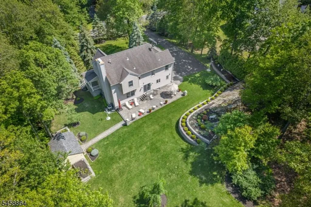 15 Mill Creek Rd, Sparta Twp.