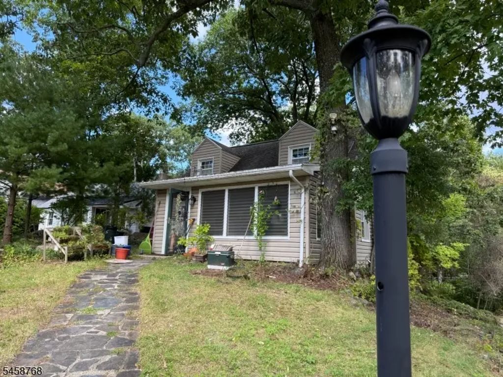 11 Skytop Rd, Hopatcong Boro