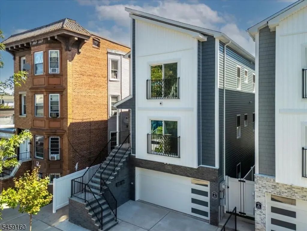 192 Amherst St, East Orange City