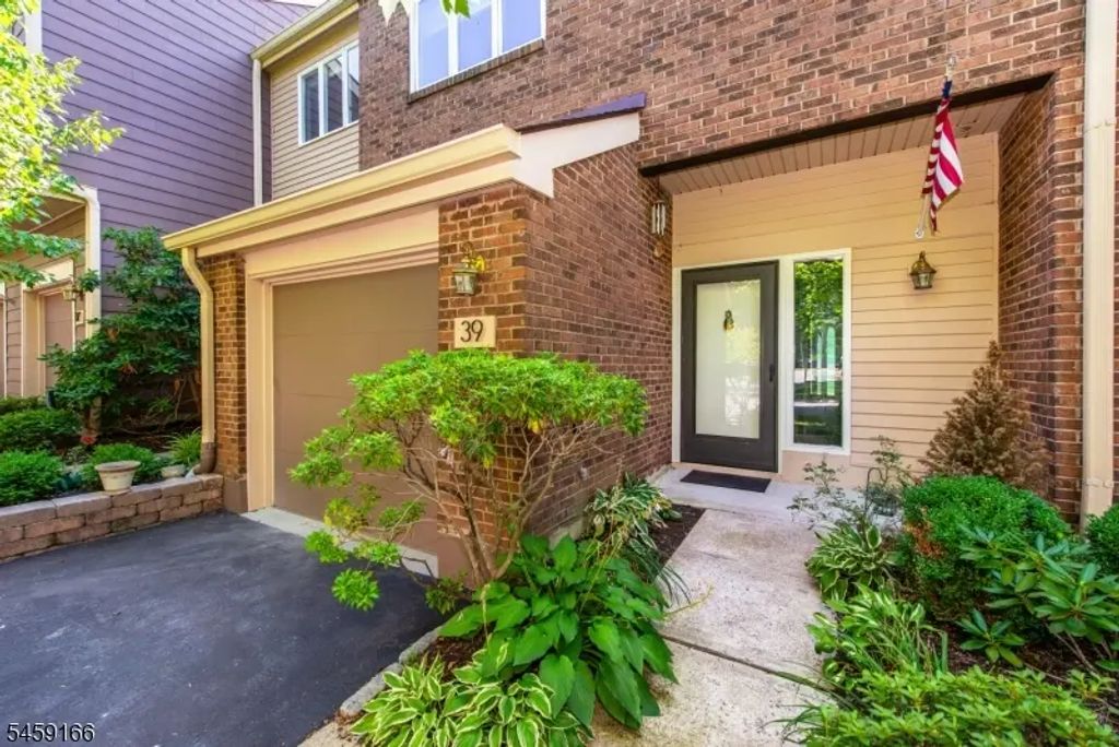 39 Chelsea Ct, Madison Boro