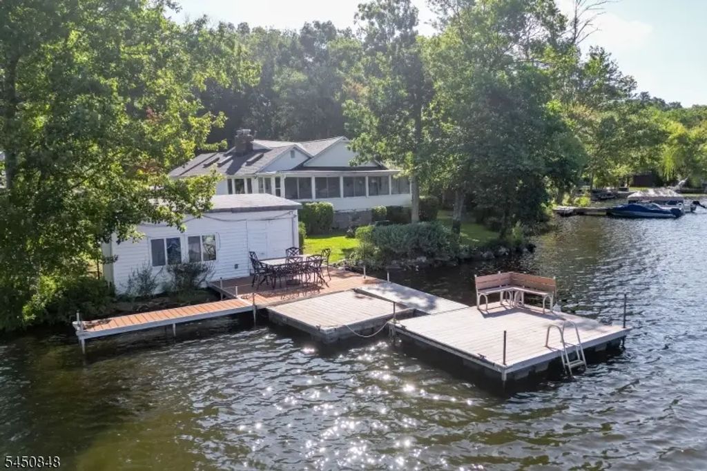 25 Cottage Ave, Frankford Twp.