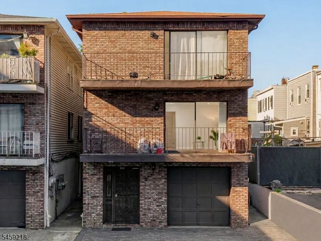 314 Saint Pauls Ave, Jersey City
