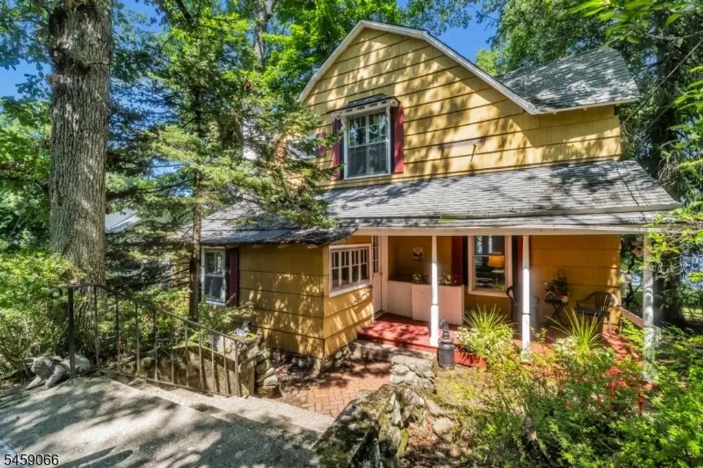439 Lakeside Blvd, Hopatcong Boro