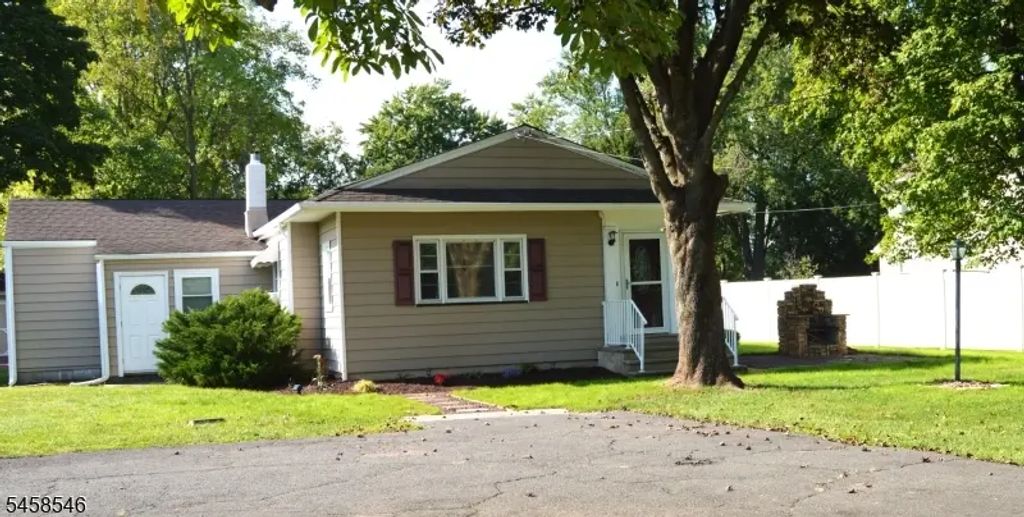 132 Stony Brook Rd, Branchburg Twp.