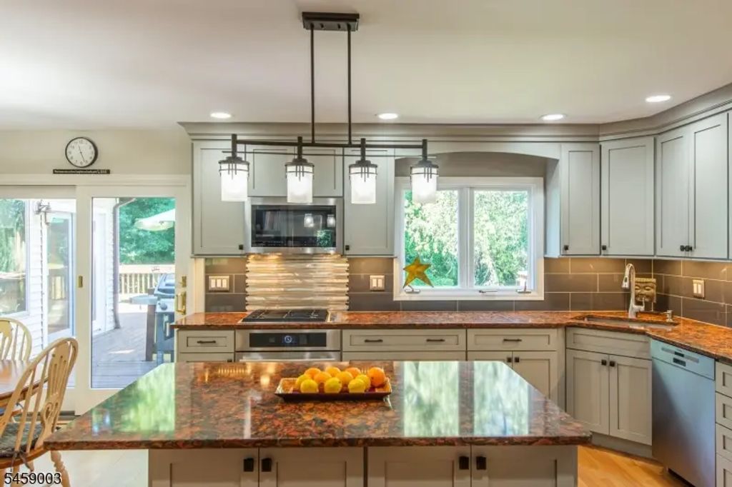 10 Weiss Dr, Montville Twp.
