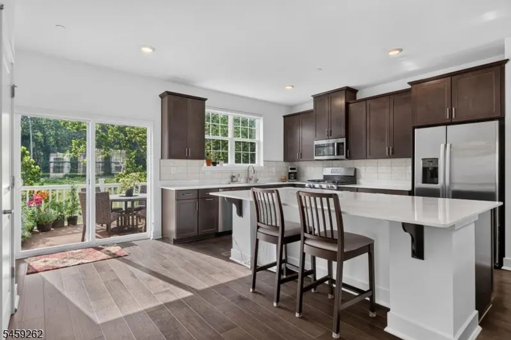 2 Coogan Ct, Morris Plains Boro