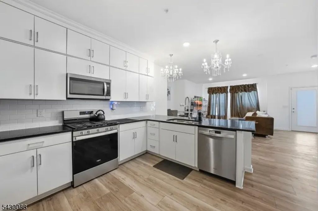1 Sadie Cir, Union Twp.