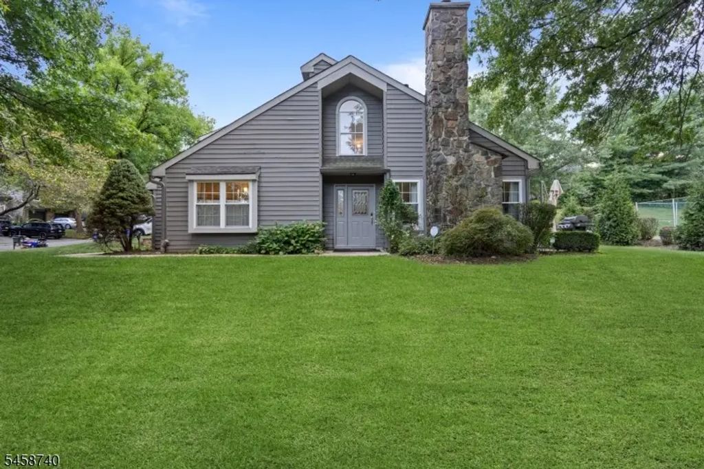 40a Roxbury Ct, Montgomery Twp.