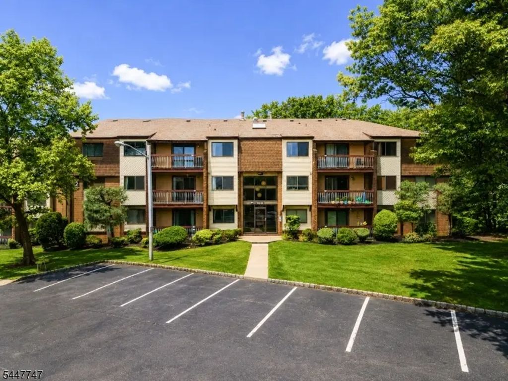201 Edison Glen Ter, Edison Twp.