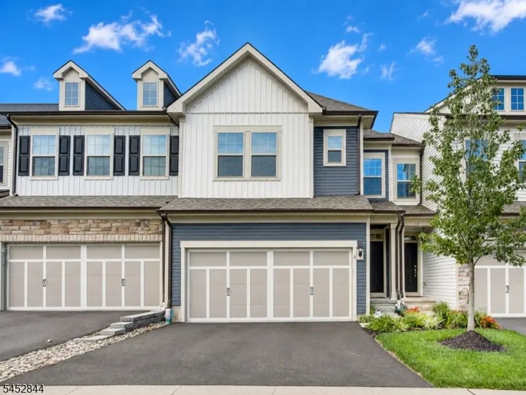 8 Dahlia Dr, Warren Twp.