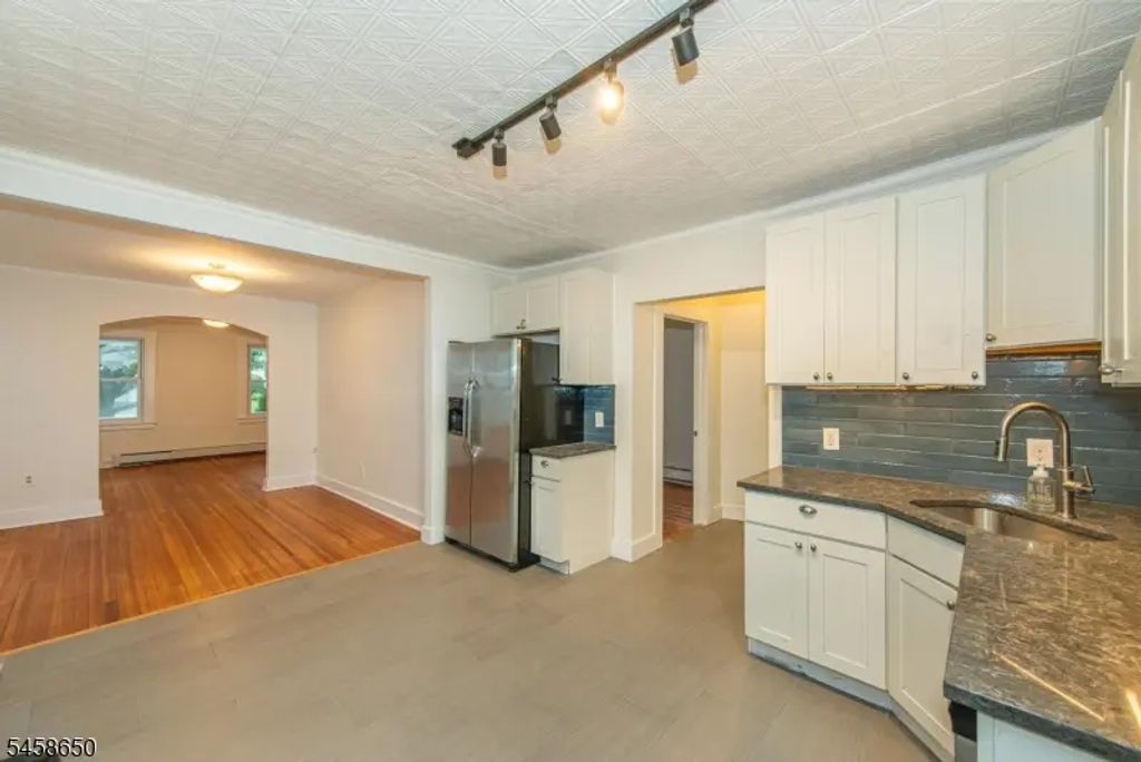 43 Walnut St, Montclair Twp.