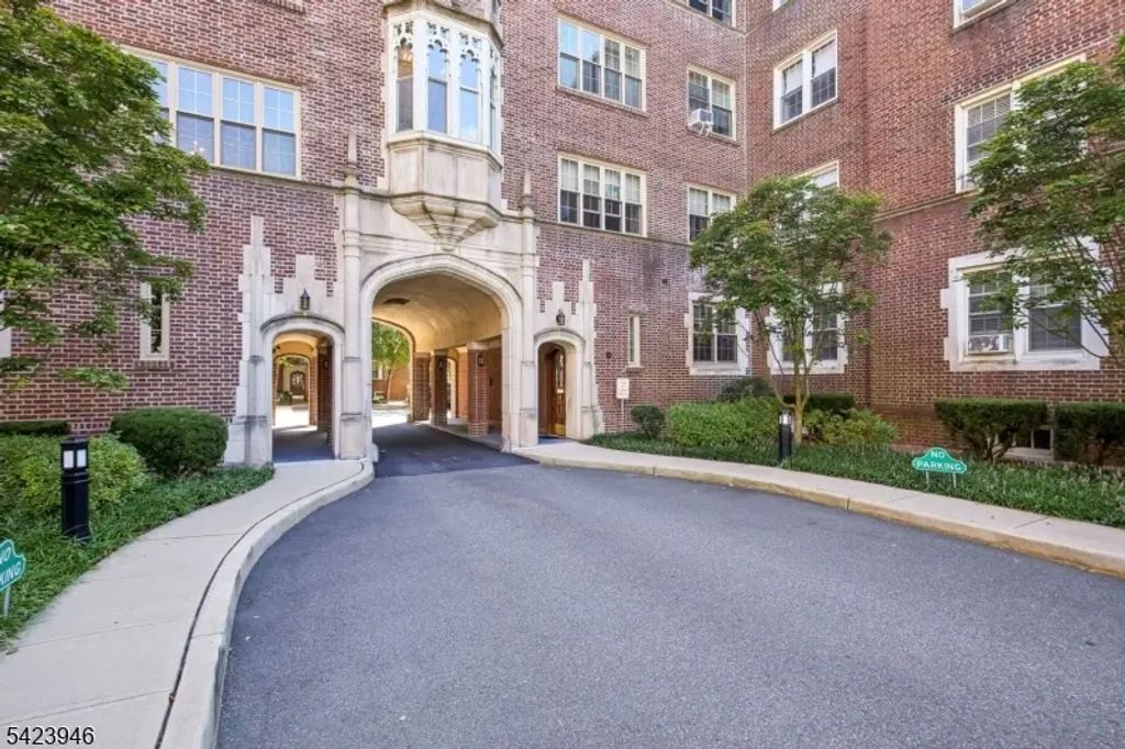 133 Summit Ave, Summit City