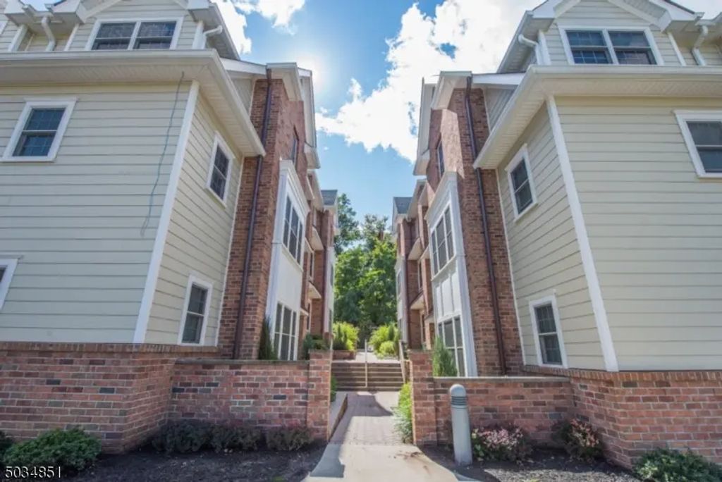 1 Leona Dr Unit 26, Morristown Town