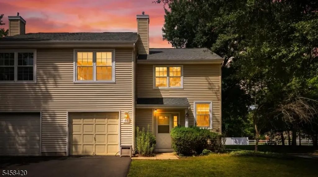 44 Whitby Cir, Franklin Twp.