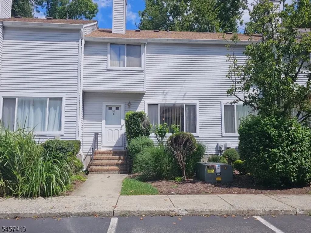 59 Woodland Dr, Roselle Boro