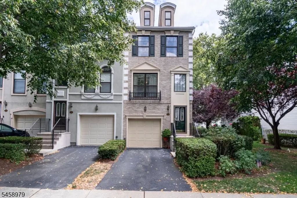 312 Wilshire Dr, Nutley Twp.