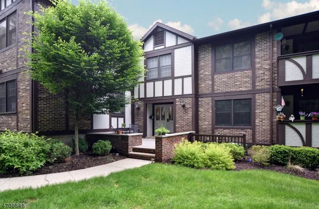 21f Heritage Dr, Chatham Twp.