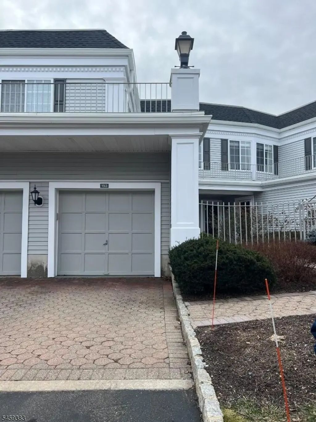 193 Riveredge Dr, Chatham Twp.