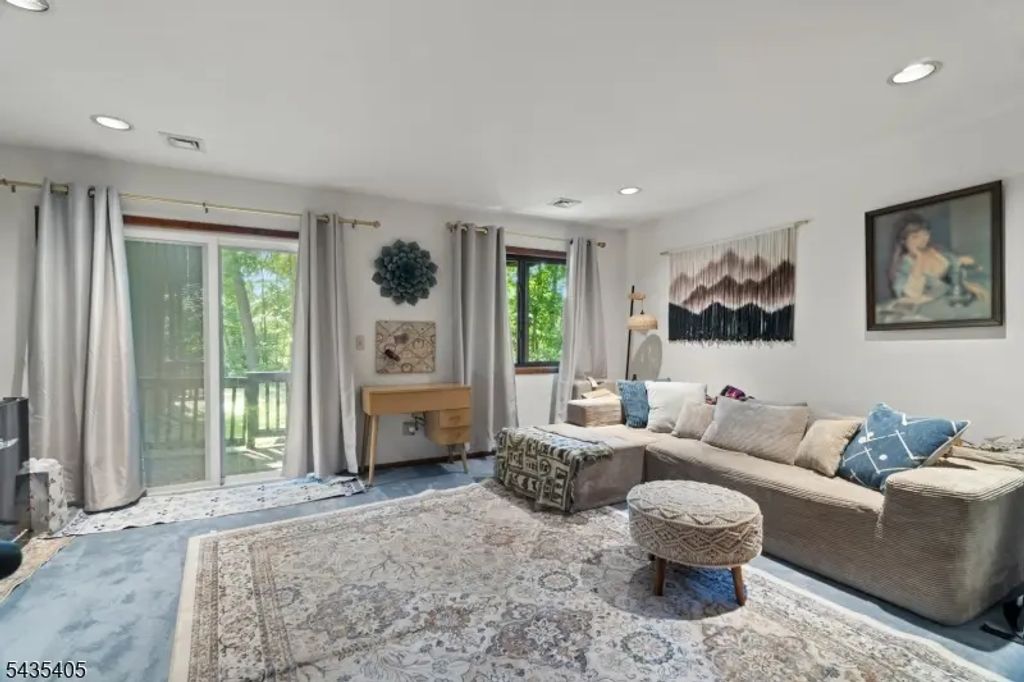3 Port Royal Dr, Vernon Twp.