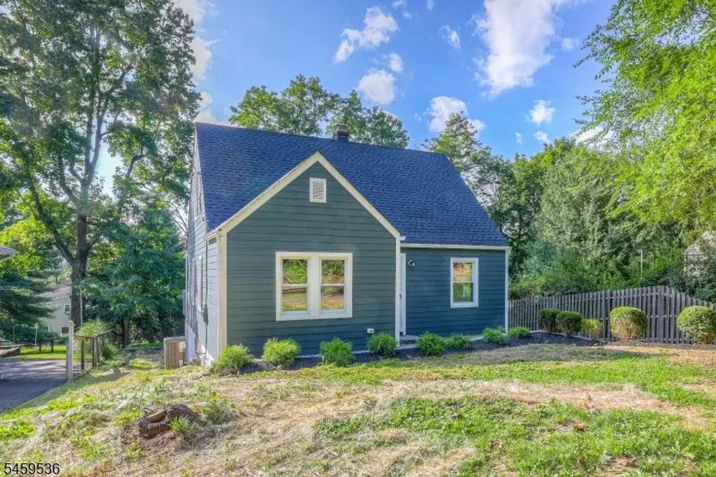 383 Long Hill Rd, Long Hill Twp.