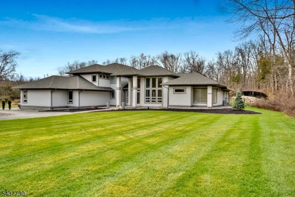 46 Benham Way, Sparta Twp.