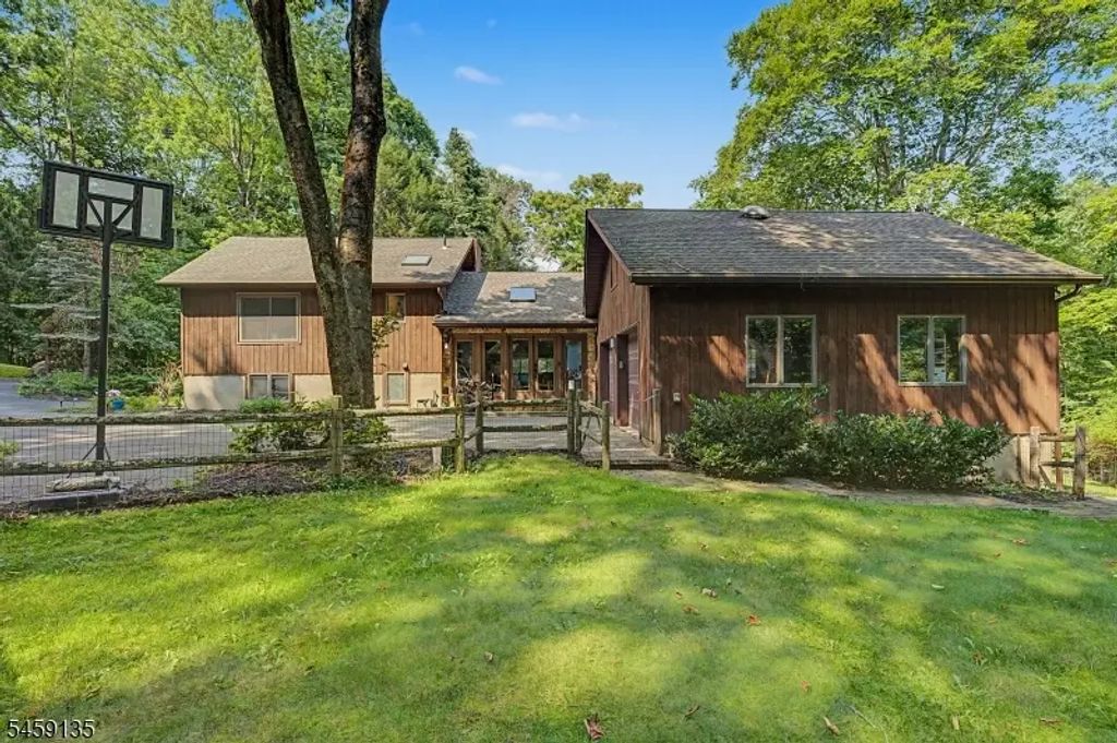451 W Brook Rd, Ringwood Boro