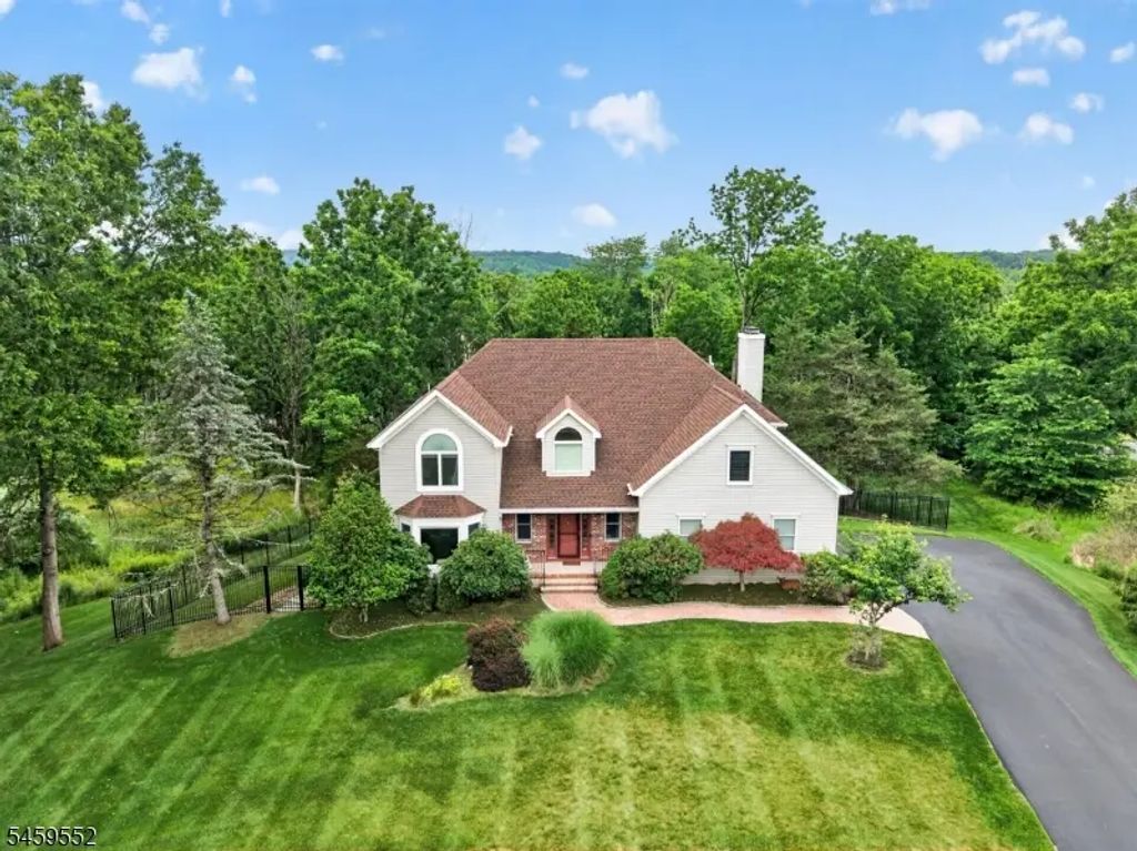 6 Chaucer Dr, Clinton Twp.