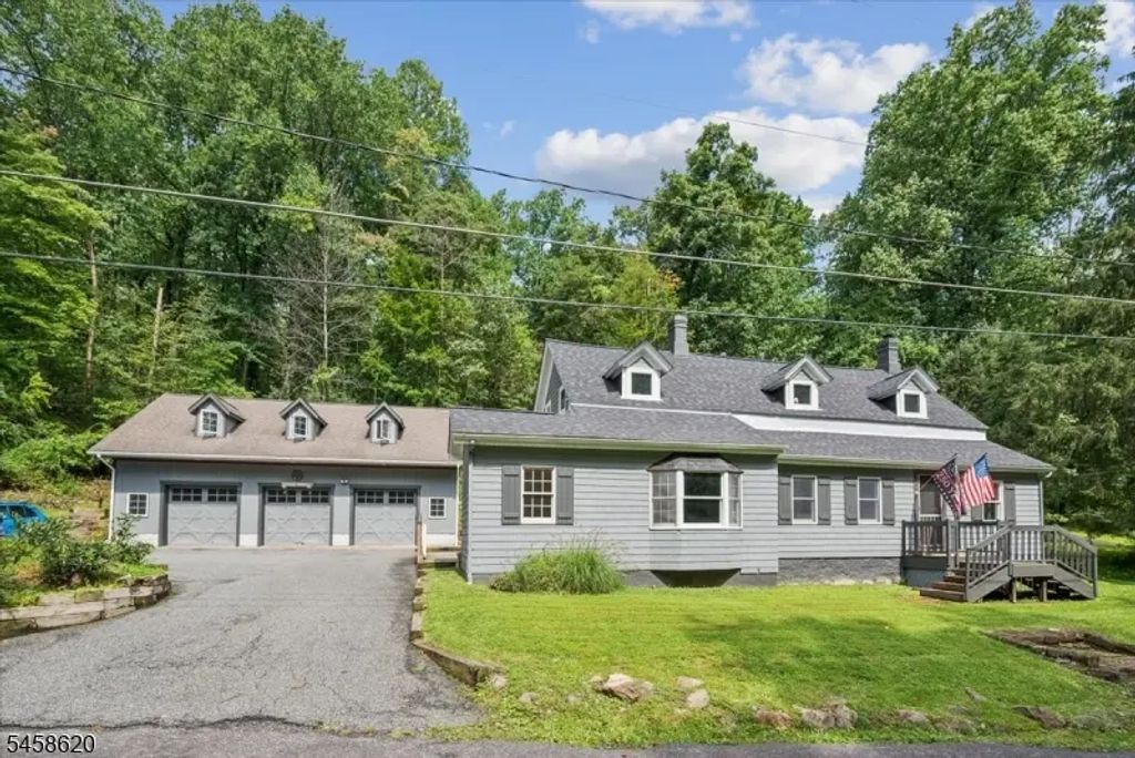 21 Hickory Run Rd, Lebanon Twp.