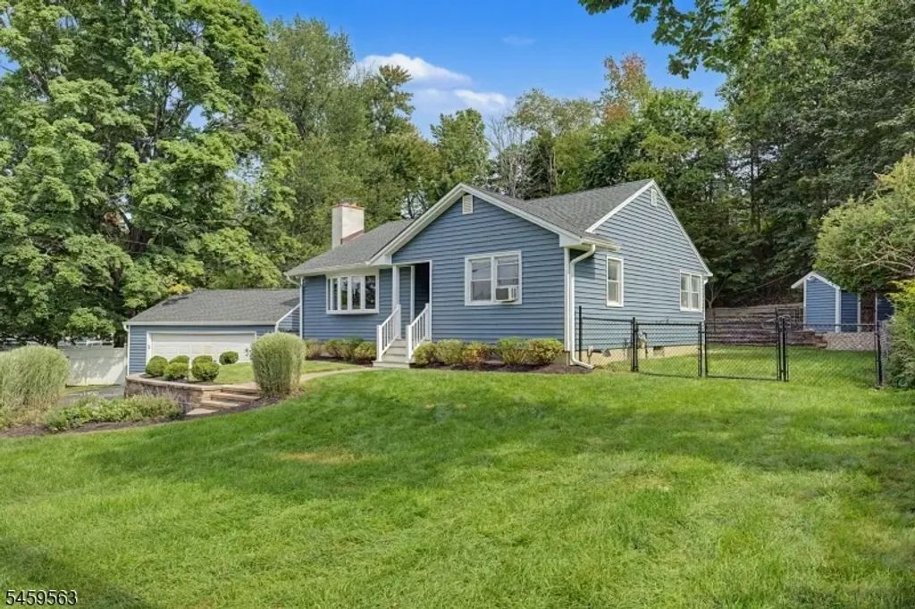 3 Linda Ln, Andover Twp.
