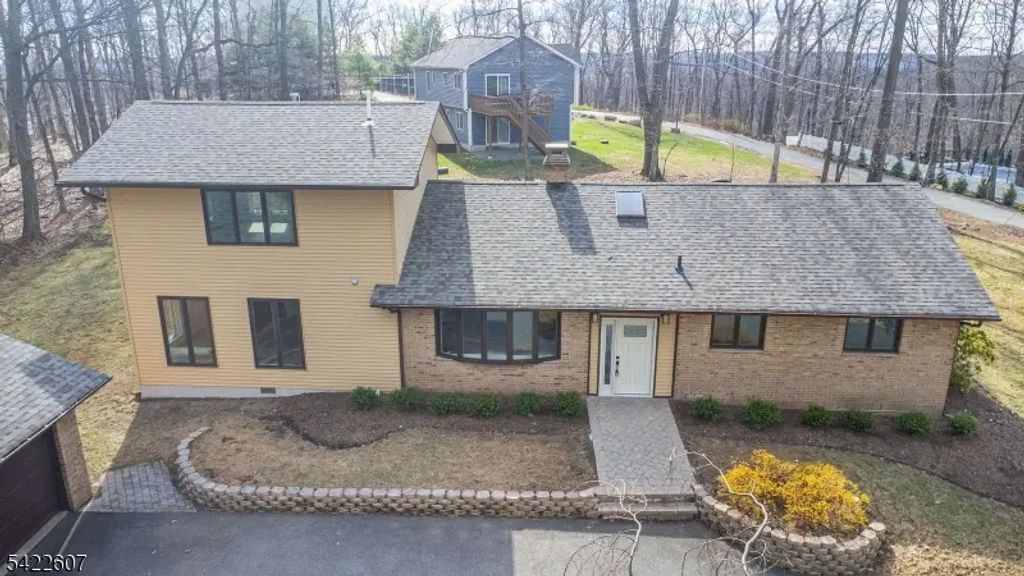 3 Maple Path, Mount Arlington Boro