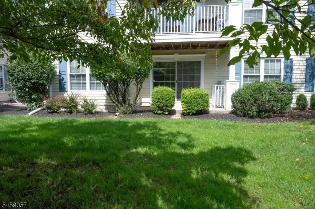 128 Arbor Way, Branchburg Twp.