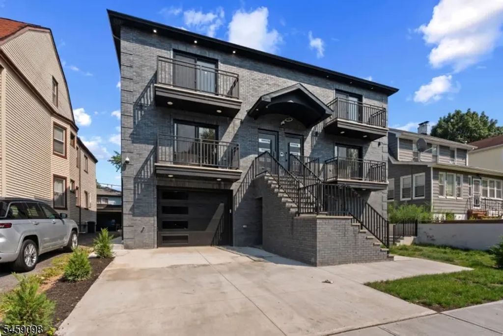 144 N 14th St, East Orange City