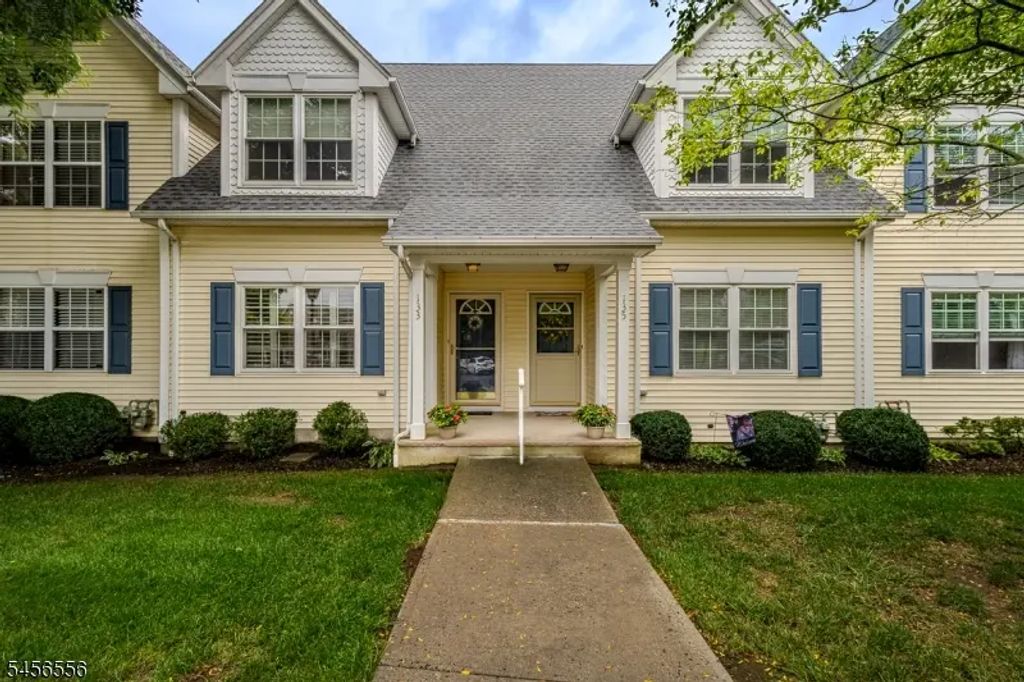 133 Town Center Dr, Warren Twp.