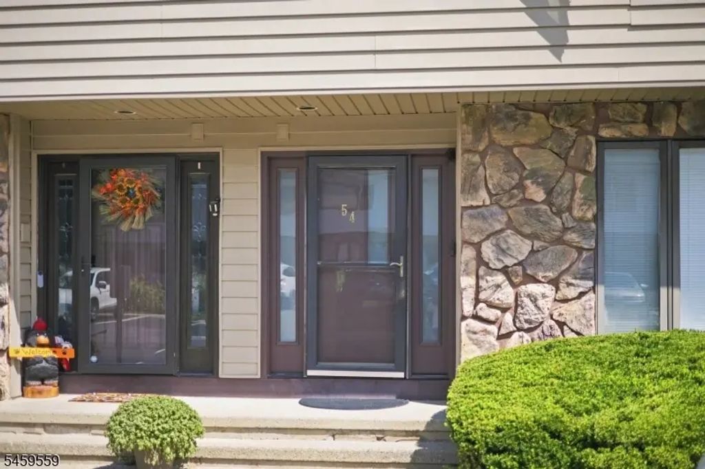 54 Cheyenne Rd, Andover Twp.