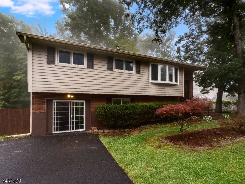 1 Oklahoma Trl, Hopatcong Boro