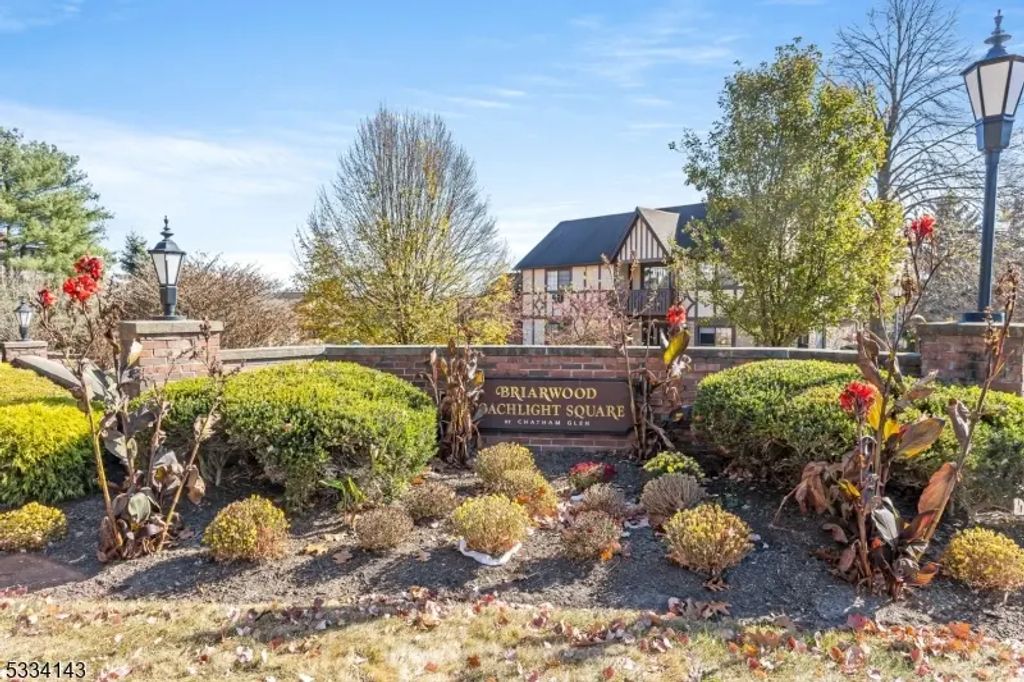 21d Kensington Rd, Chatham Twp.