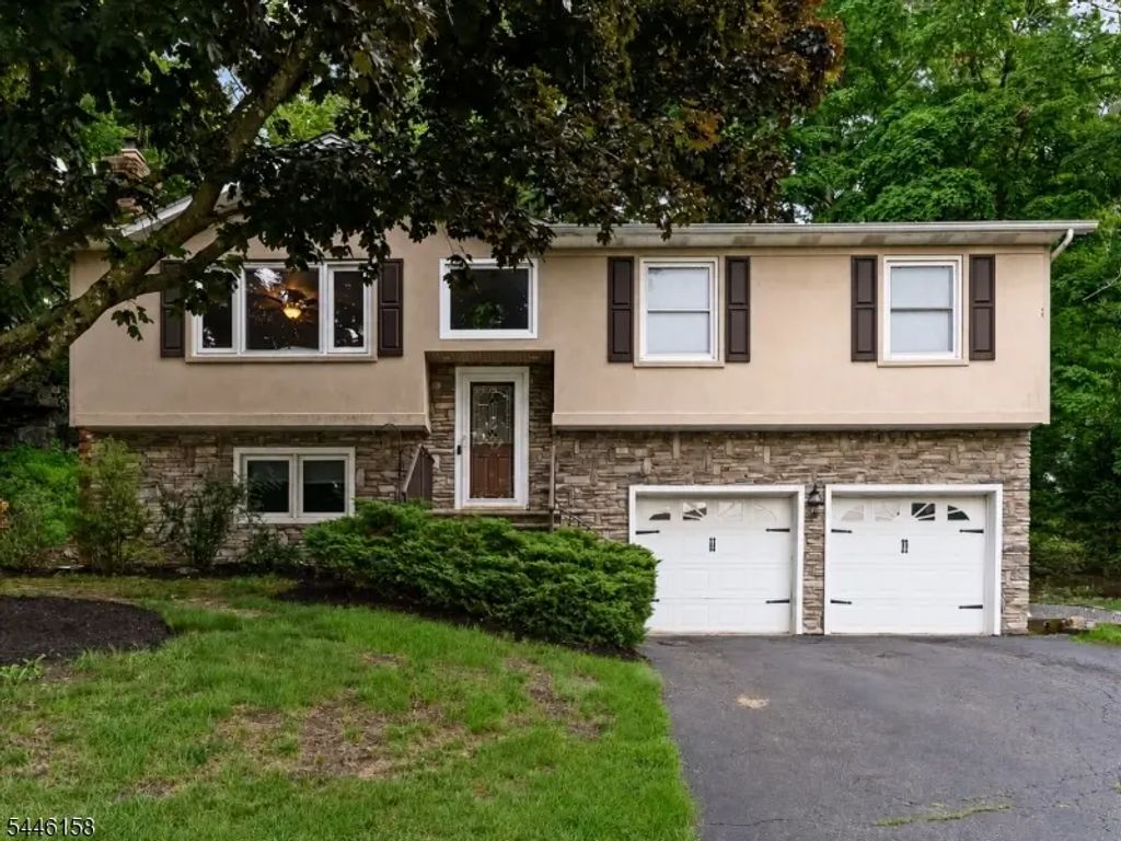 109 Valley View Trl, Sparta Twp.