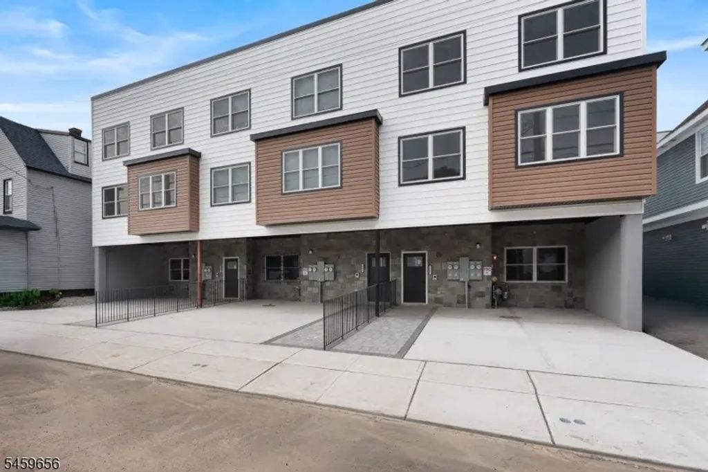 645 S 10th St Unit 2, Newark City