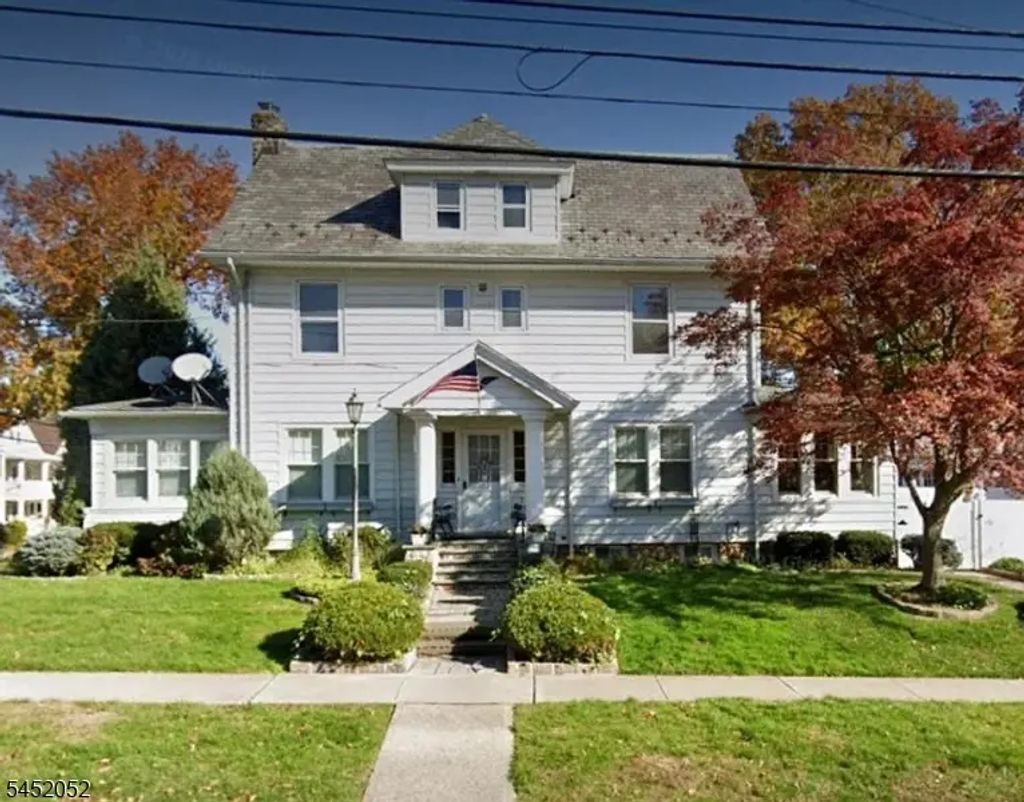 182 2nd St, Clifton City