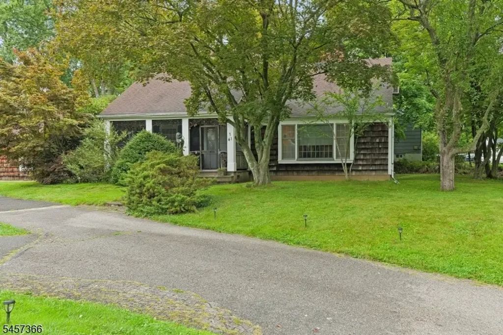 41 Laurel Ave, West Orange Twp.