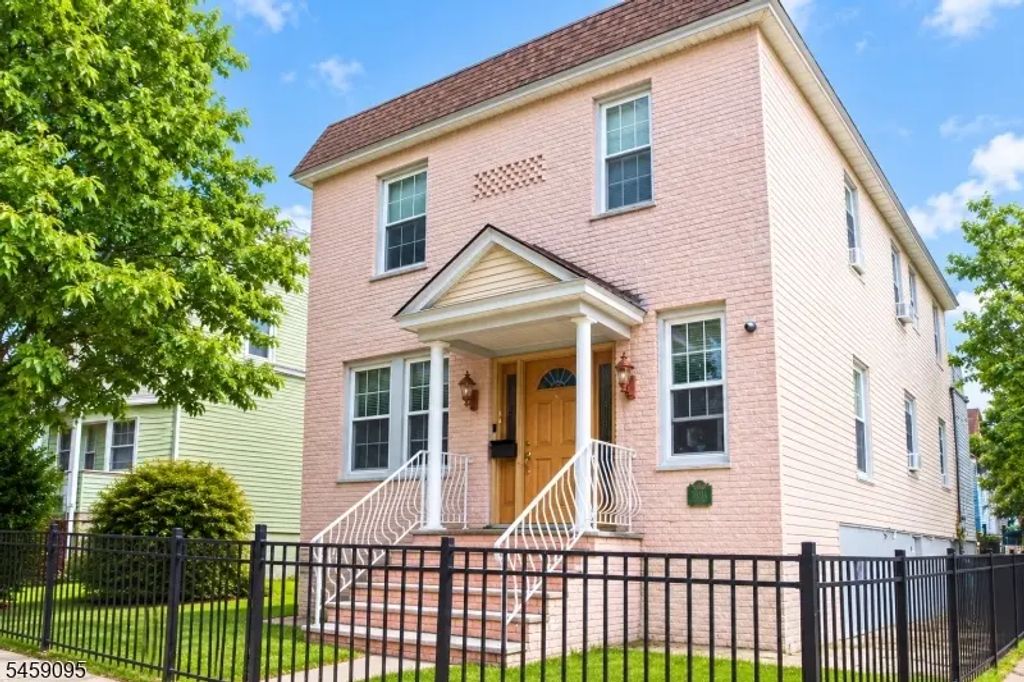 1802 Clinton St, Linden City