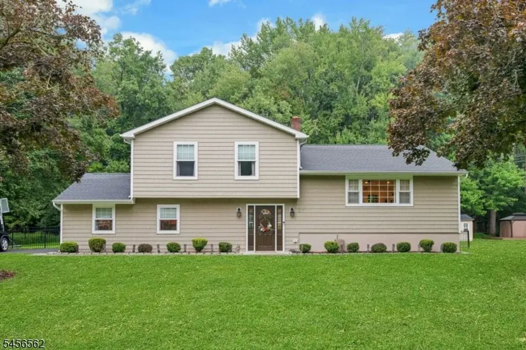 27 Big Piece Rd, Fairfield Twp.