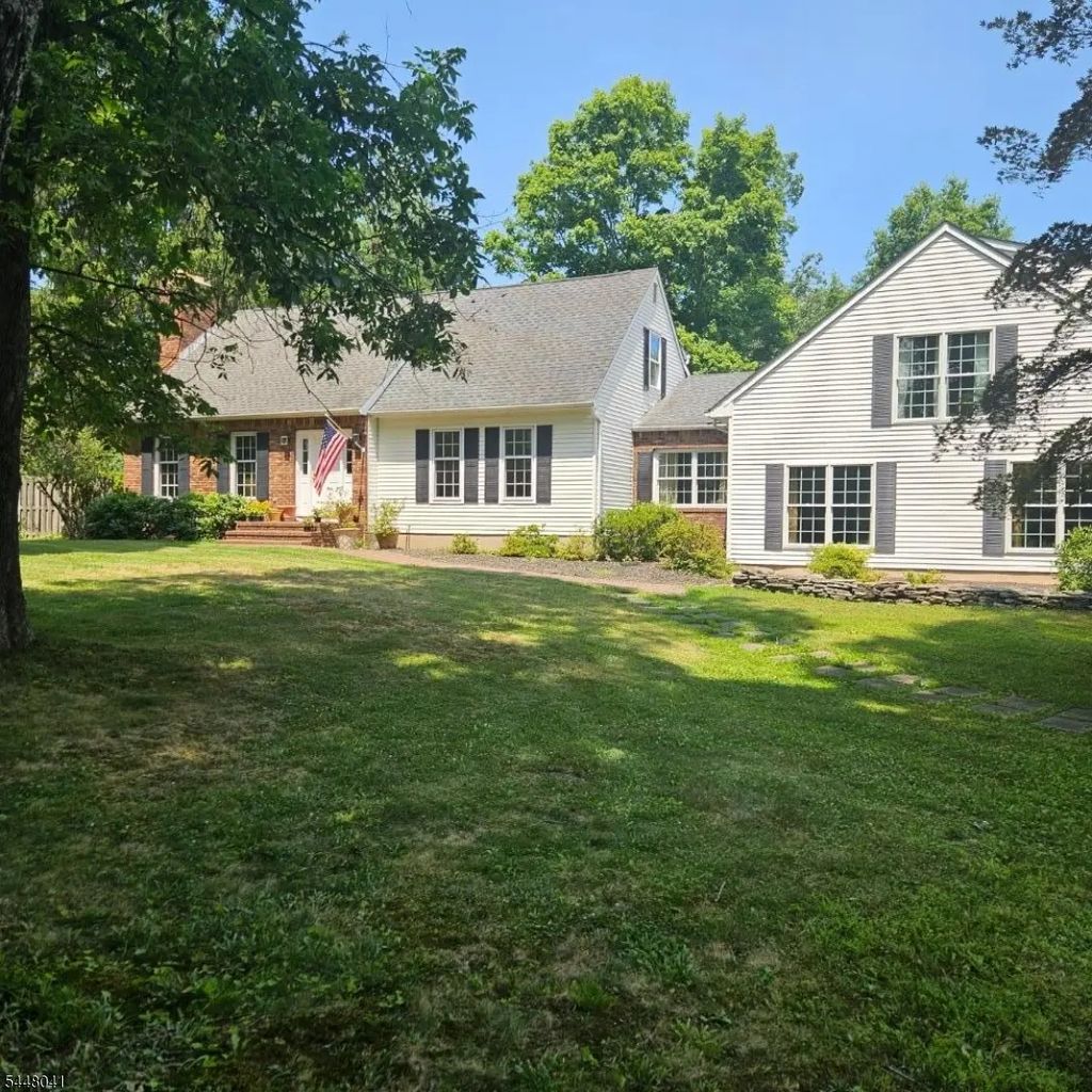 9 Nightingale Rd, Knowlton Twp.