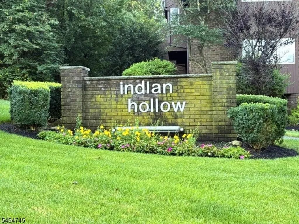 132 Indian Hollow Ct, Mahwah Twp.